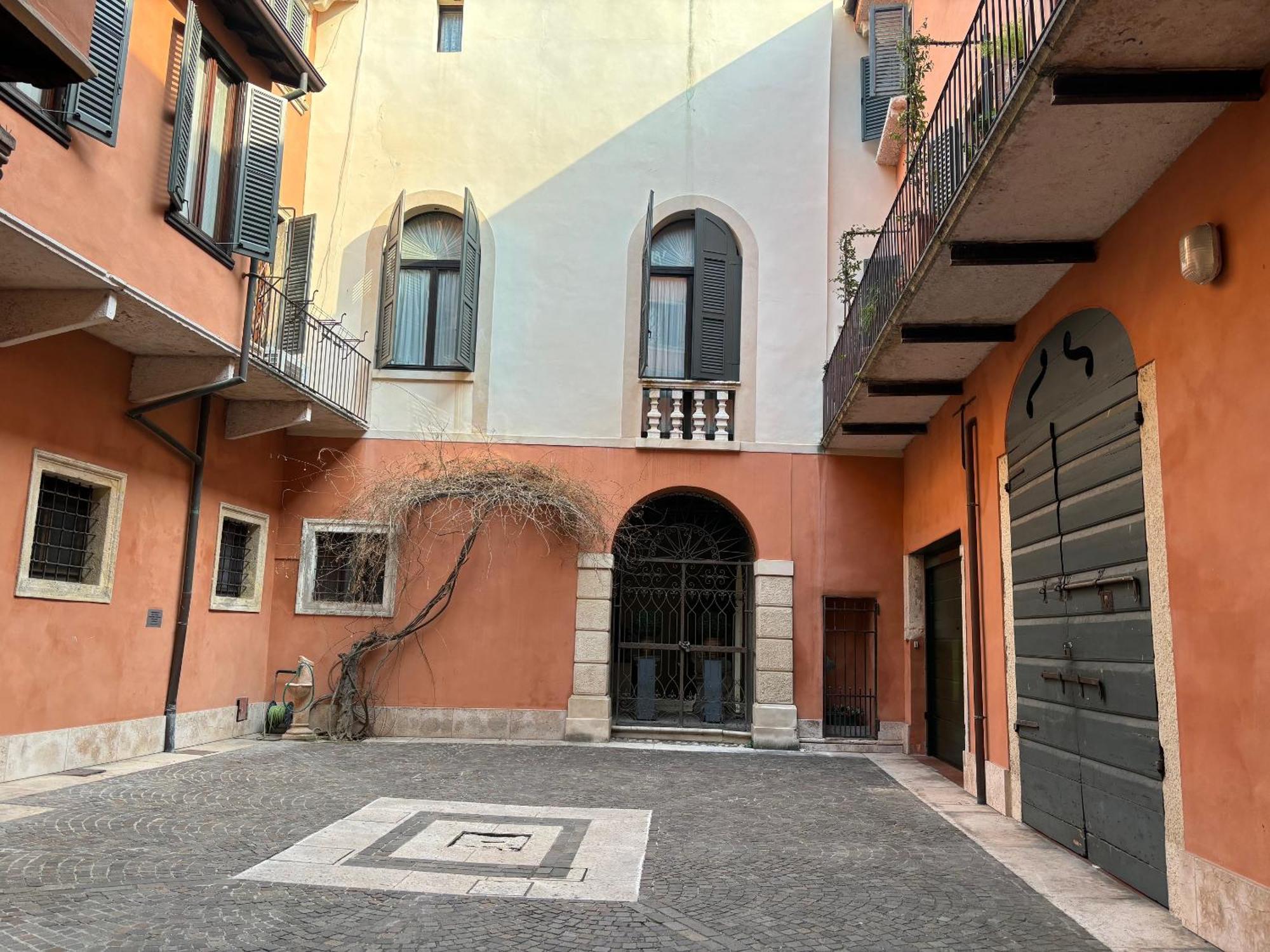 Veronajourneys Emilei Exterior photo